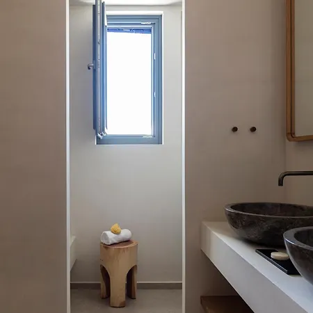 Phos Milos 4* بولونيا