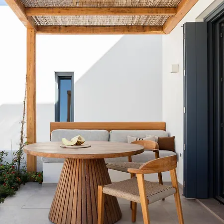 Phos Milos 4* Pollonia