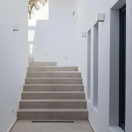 Phos Milos 4* Pollonia