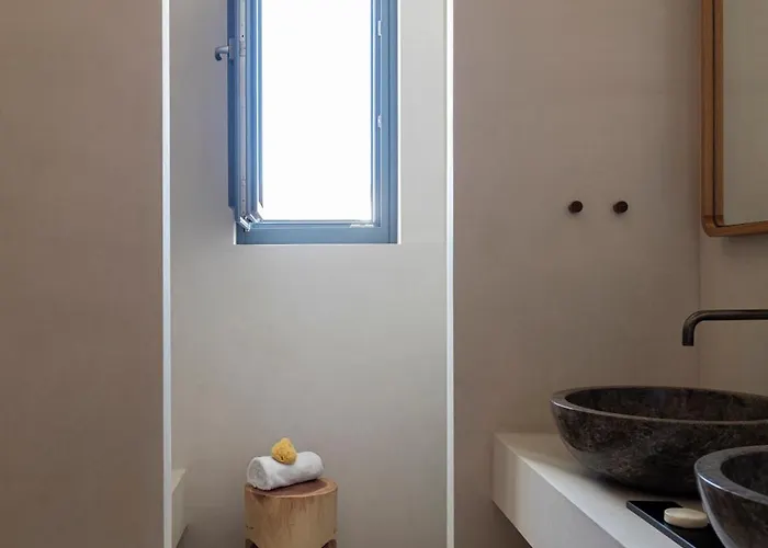 Phos Milos 4* Pollonia