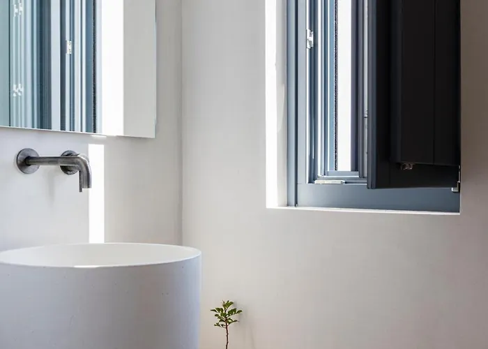 Phos Milos Πολλώνια